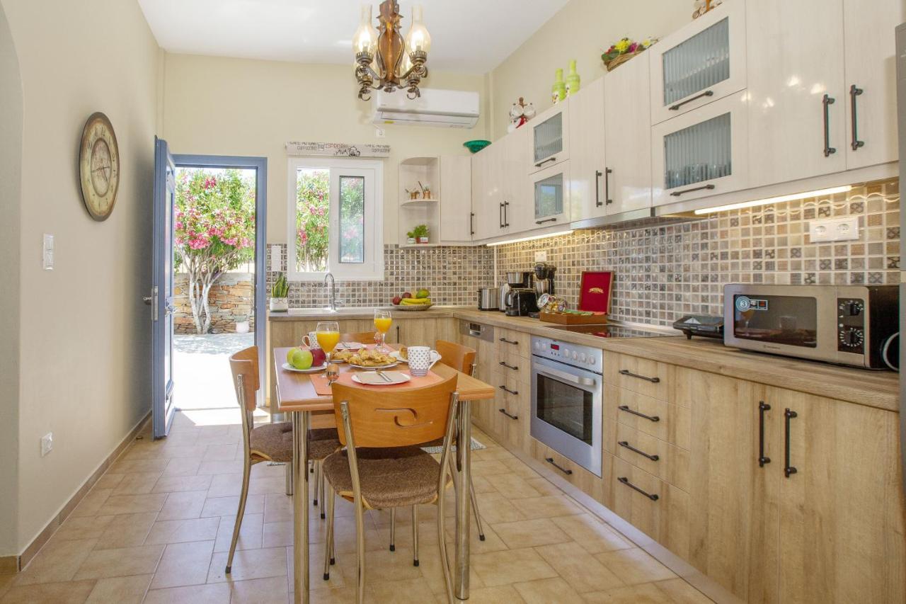 Ruby'S Summer House With Spacious Garden And Free Parking Gávrio Kültér fotó