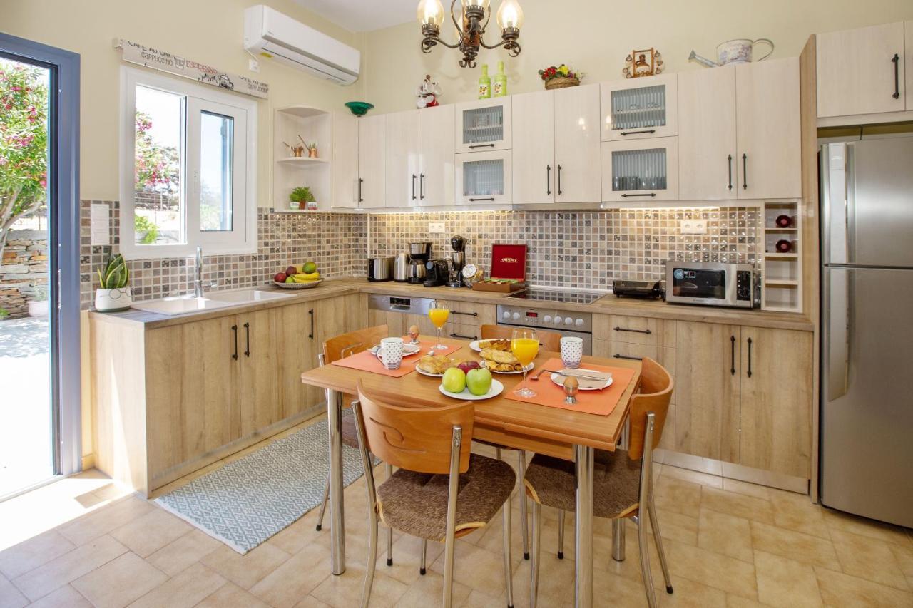 Ruby'S Summer House With Spacious Garden And Free Parking Gávrio Kültér fotó